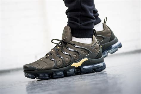 olive green Nike VaporMax men